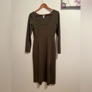 Leith Women’s Scoop Neck Long Sleeve Side Slit Midi Dress Moss green- Medium